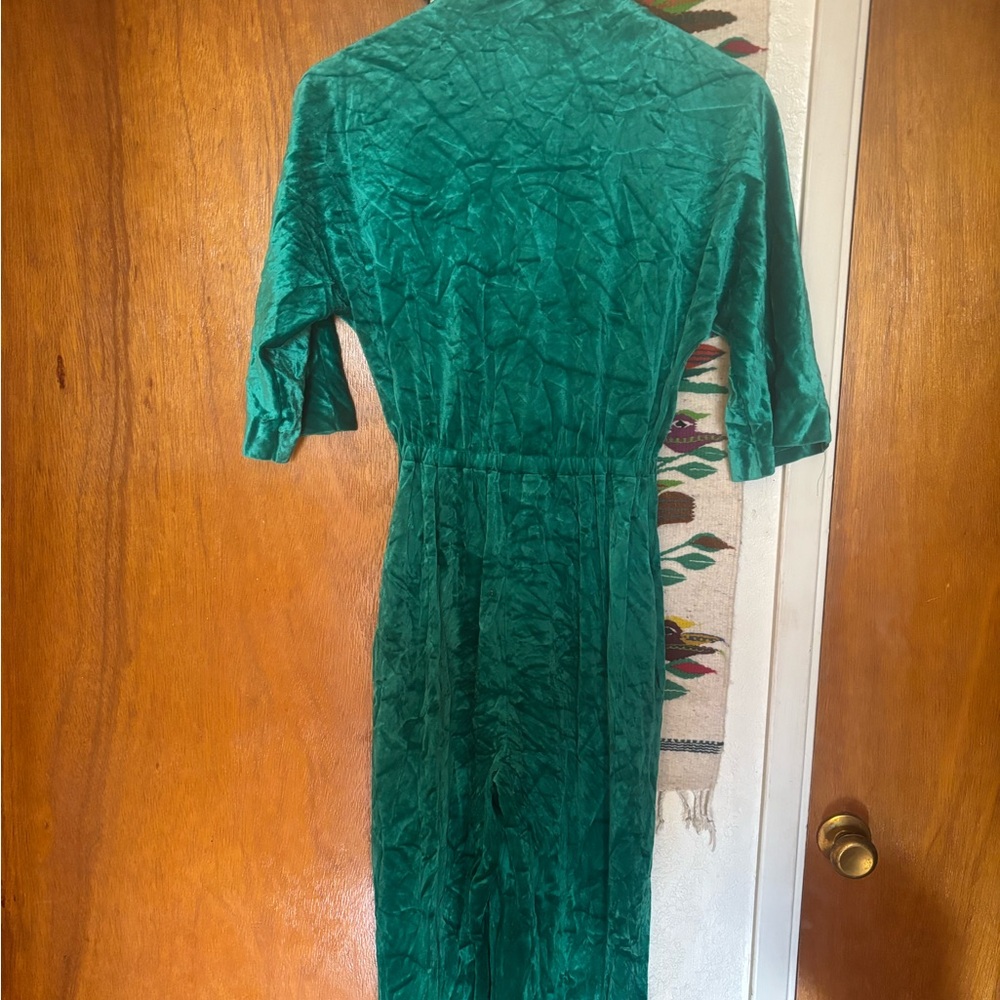 Elegant Green Velvet romper - Picture 5 of 6
